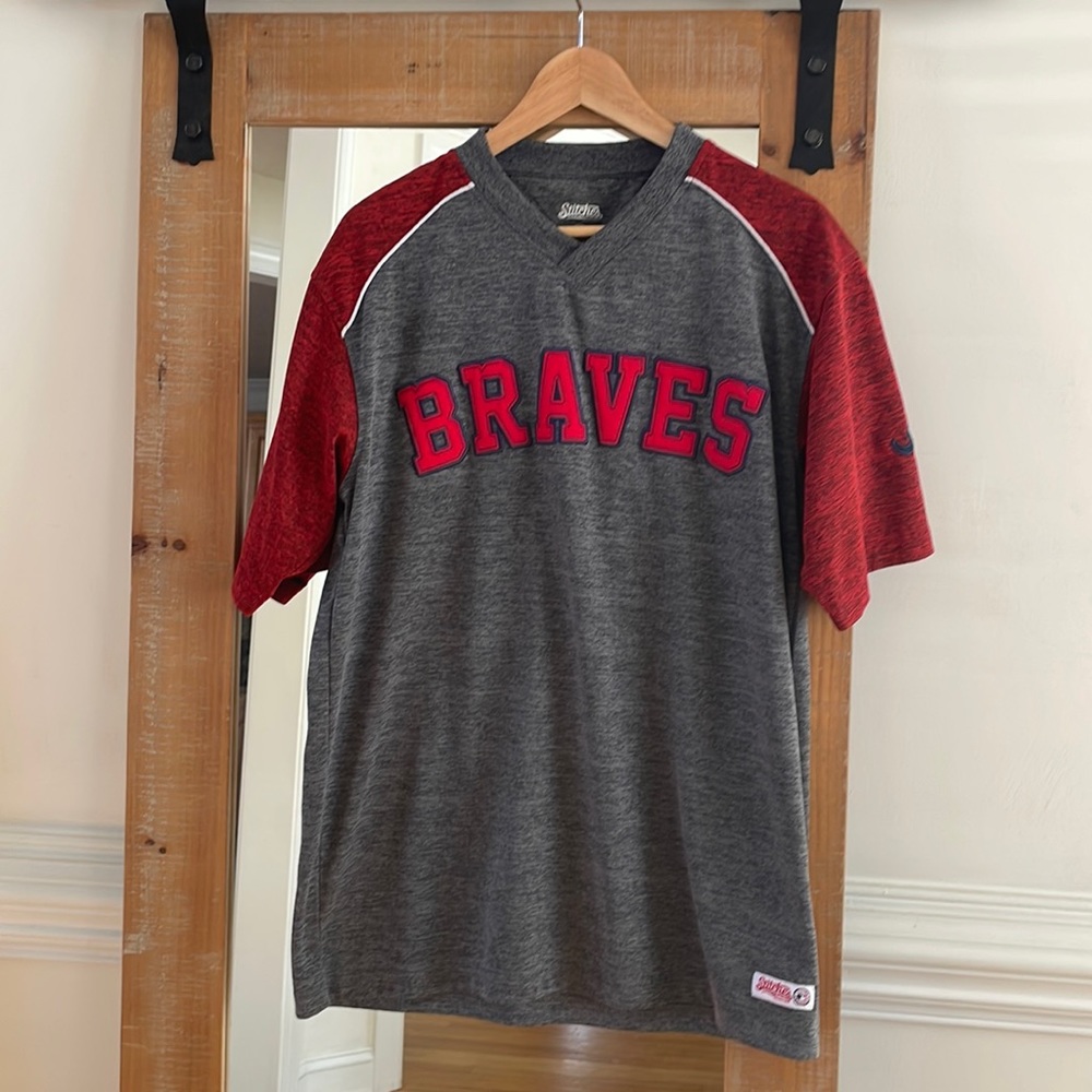 Atlanta Braves V-Neck Shirt Size M